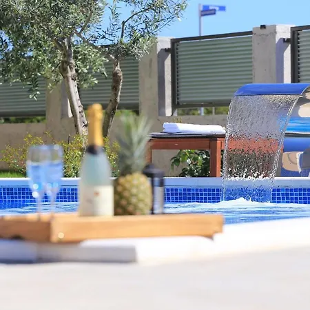 Villa Three-room L&t With Pool Surrounded By Olive Trees