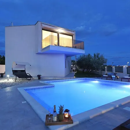 Villa Three-room L&t With Pool Surrounded By Olive Trees