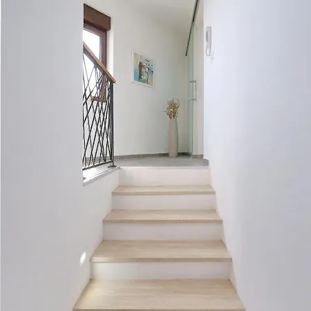 Villa Three-room L&t With Pool Surrounded By Olive Trees *