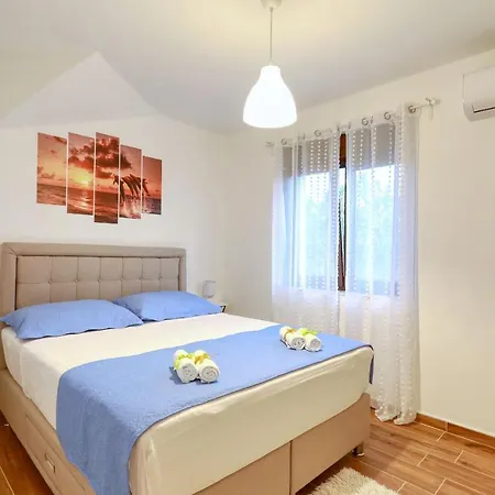 Villa Three-room L&t With Pool Surrounded By Olive Trees